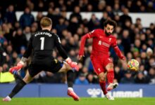 نجم ليفربول يحسم جدل رحيل محمد صلاح إلى الدوري السعودي