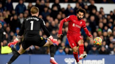 نجم ليفربول يحسم جدل رحيل محمد صلاح إلى الدوري السعودي