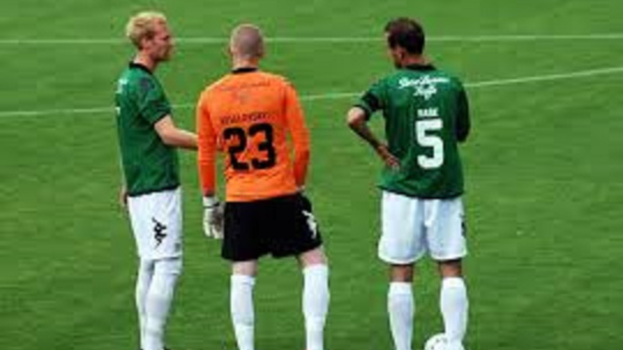 بيرنيو فيرهاجن لاعب بلا موهبة خدع العالم الكروي وأبرم صفقات احتراف وهمية!