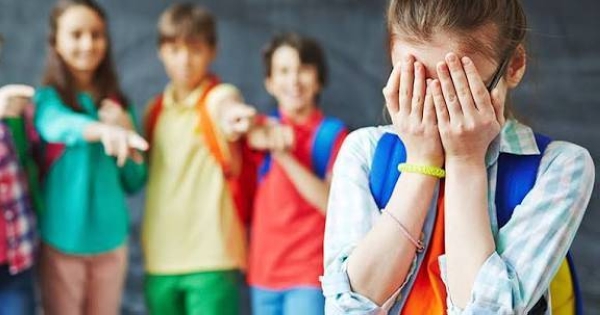 طفلة تواجه التنمر