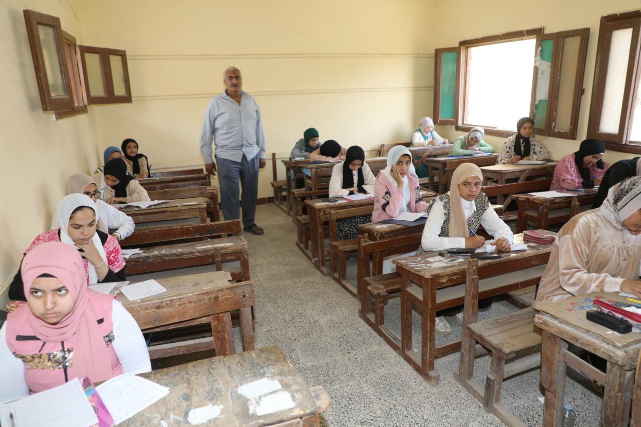 حقيقة تبكير مواعيد امتحانات الفصل الدراسي الأول