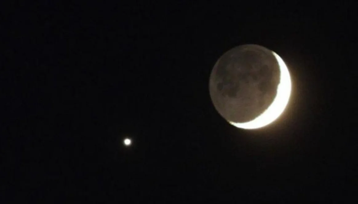اصطفاف القمر وكوكب الزهرة
