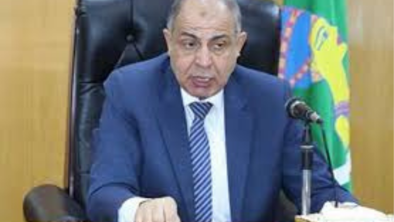 محافظ المنيا يتفقد المواطنين بسمالوط ويعلن دعم عاجل للأسر الأولى بالرعاية