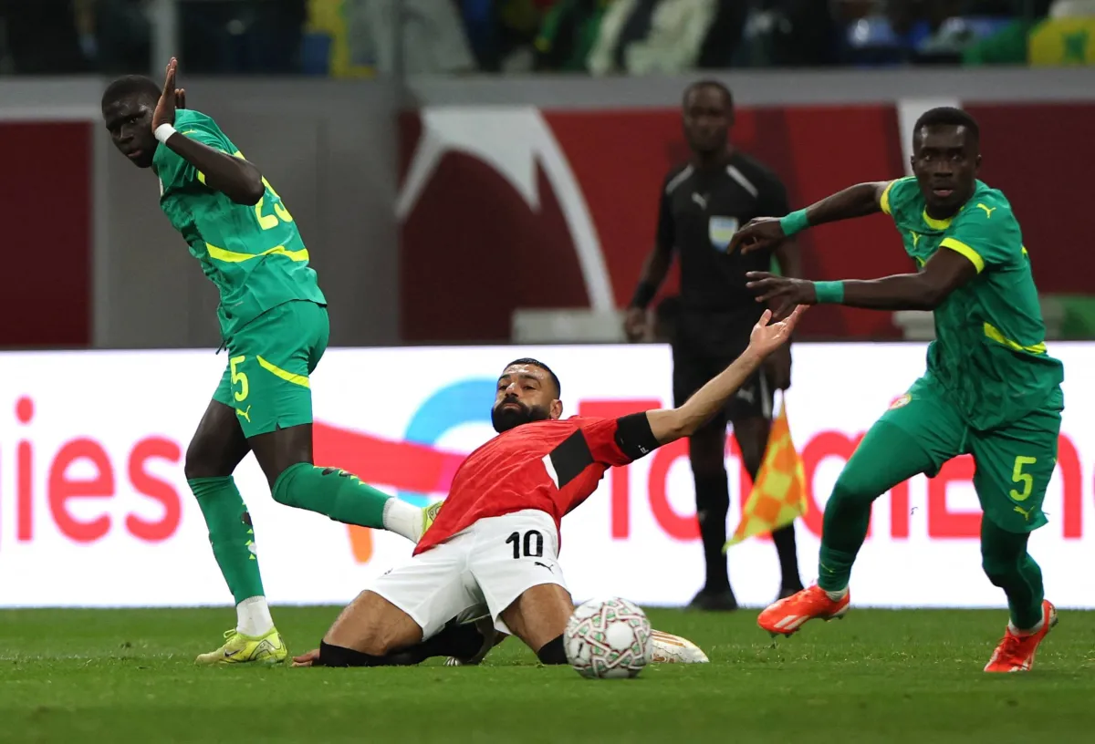 «صوت العدالة في كأس أفريقيا» حسام حسن يعبّر عن استيائه من غياب النزاهة ويطالب الفيفا بالتدخل