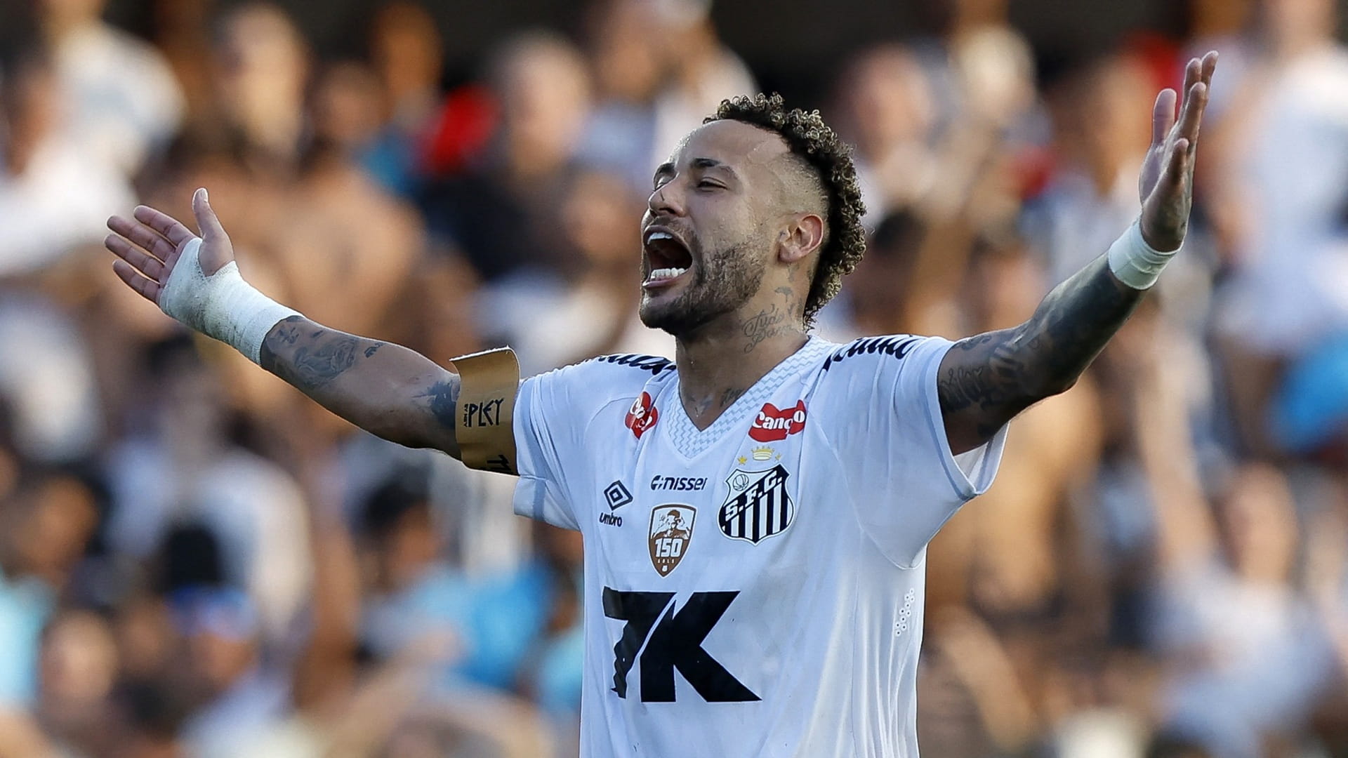 النجم البرازيلي نيمار يوافق على تجديد عقده مع نادي سانتوس