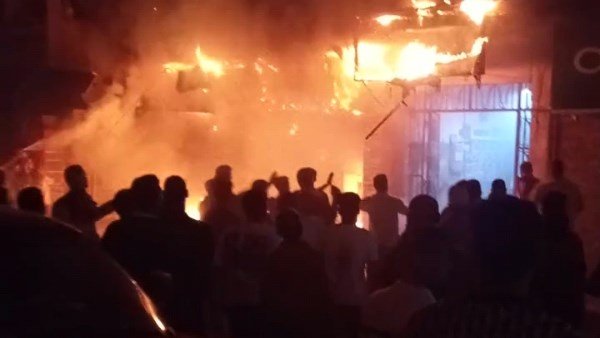 ضحايا ومصابون في انهيار عقار في منشأة ناصر بعد حريق ورشة نجارة